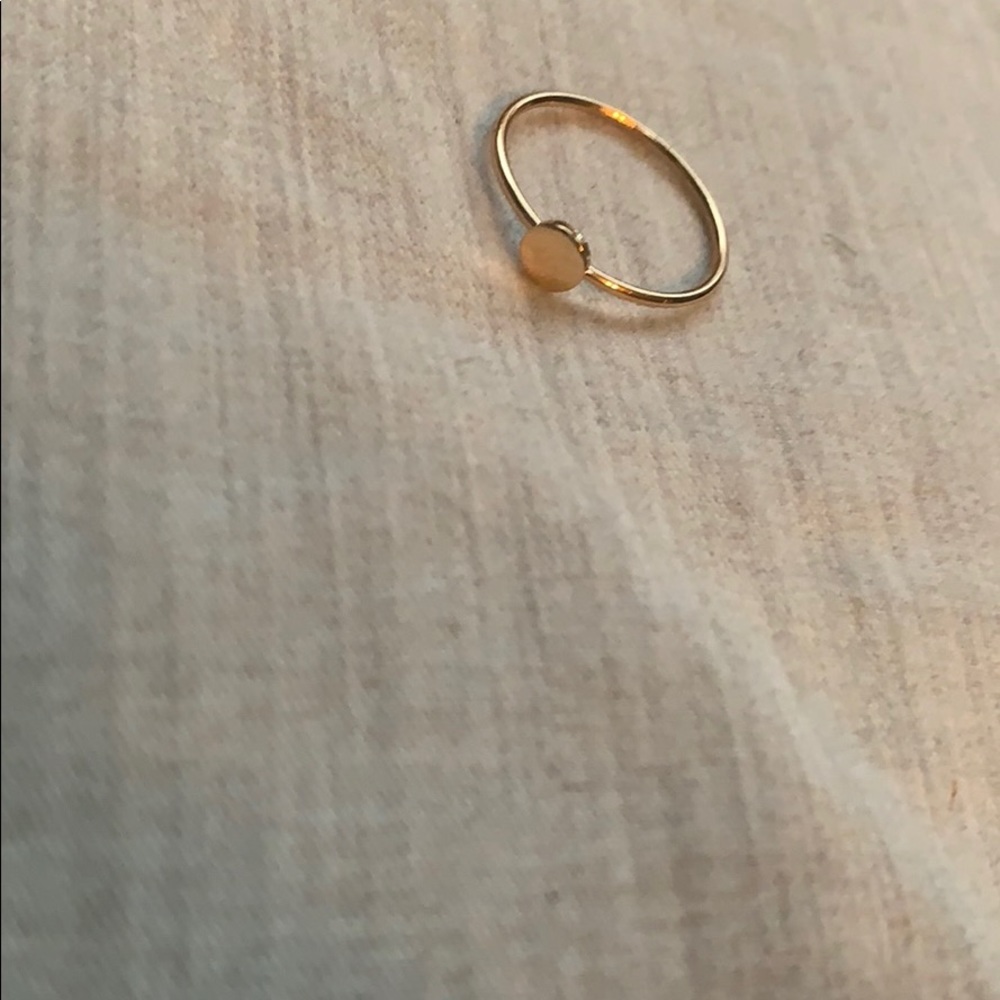 Gold circle ring - Picture 2 of 2